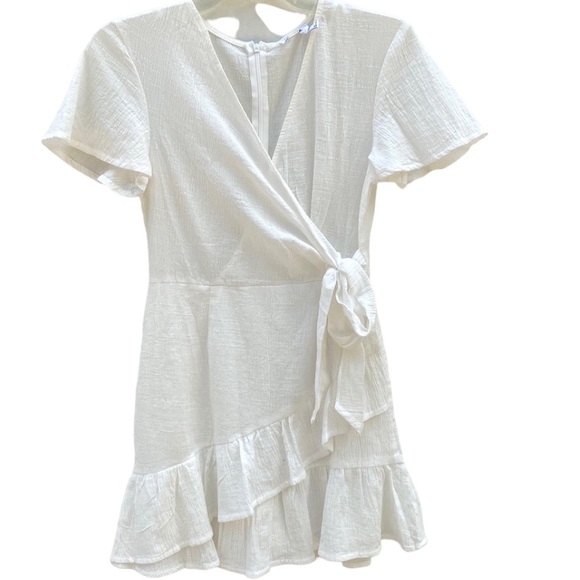 Princess Polly Womens size 4 Company for One white wrap dress-DEFECT👇🏼 - Picture 2 of 9